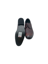 Cargar imagen en el visor de la galería, Zapatos Formales marca Rupert&amp;Bros en Vinipiel, color Café, talla 27.5. Sin cordones. Artículo de doble uso.