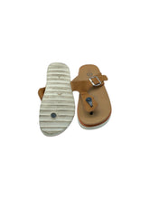 Cargar imagen en el visor de la galería, Sandalias Casuales marca Furor en Gamuza, color Café, talla 25. Con diseño pata de gallo. Artículo de doble uso.