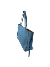 Cargar imagen en el visor de la galería, Bolso estilo Tote marca Huser en Vinipiel color Azul. De asas. Artículo de doble uso.