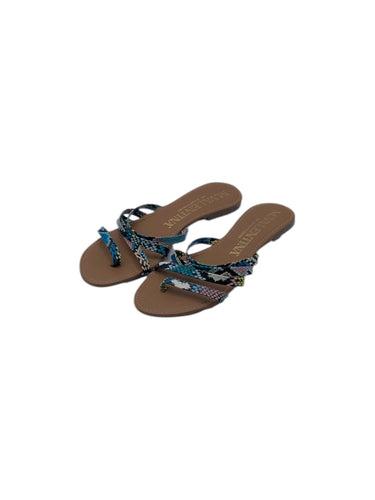Sandalias Casuales marca M.Valentina en Vinipiel en Tricolor, talla 27. De tiras entrelazadas. Artículo de doble uso.