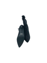 Cargar imagen en el visor de la galería, Botines Casuales marca Studio F en Gamuza, color Negro, talla 23.5. Con decoración de pedrería. Artículo de doble uso.