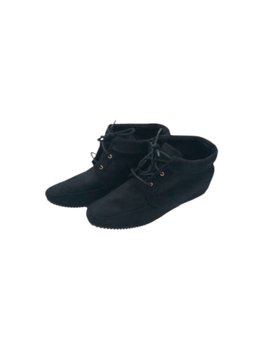Botines Casuales marca American Eagle en Gamuza, color Negro, talla 28. De cordones ajustables. Articulo de doble uso.