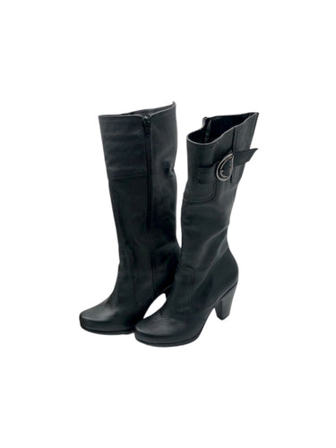 Botas Largas Casuales marca Yaeli en Vinipiel , color Negro, talla 23. De cierre. Articulo de doble uso.