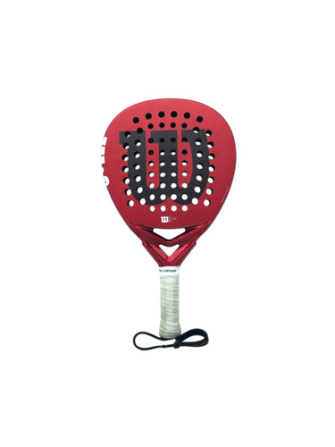 Pala de Pádel Pro Bela v2.5 marca Wilson en Fibra de Carbono, color Roja. Artículo de doble uso (Con detalle visible).