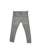 Cargar imagen en el visor de la galería, Pantalón Casual marca ZARA en Mezclilla, color Gris, talla 31. Con bolsas delanteras y traseras. Artículo de doble uso.