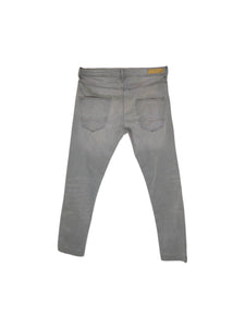Pantalón Casual marca ZARA en Mezclilla, color Gris, talla 31. Con bolsas delanteras y traseras. Artículo de doble uso.