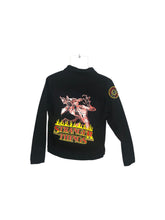 Cargar imagen en el visor de la galería, Chamarra Casual marca TOXIC en Mezclilla, color Negro, talla CH. Con diseño alucibe a Stranger Things . Artículo de doble uso.