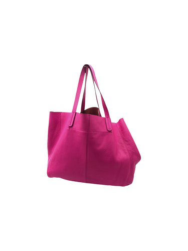 Bolso estilo Tote en Cuero color Rosa. De asas. Artículo de doble uso.