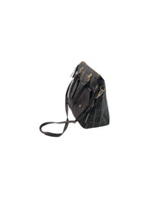 Cargar imagen en el visor de la galería, Bolso estilo Satchel en Vinipiel color Negro. De asas. Artículo de doble uso.