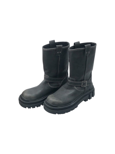 Botas Casuales marca Bershka en Vinipiel , color Negro, talla 26.5. Articulo seminuevo.