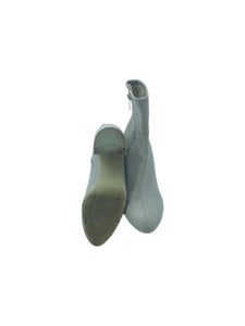 Botines Casuales marca Bershka en Vinipiel, color Gris, talla 23. De cierre. Artículo de doble uso.