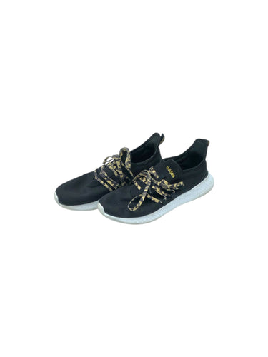 Tenis Deportivos marca Adidas en Tela transpirable, color Negro, talla 25. De cordones ajustables. Artículo de doble uso.