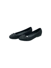 Cargar imagen en el visor de la galería, Flats Casuales marca Flexi en Material Sintético, color Negro, talla 24. Con decoración de moño. Artículo de doble uso.