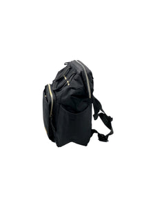 Pañalera marca SKIP HOP en Poliéster, color Negro. De correas ajustables. Artículo de doble uso.