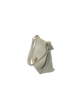 Cargar imagen en el visor de la galería, Bolso estilo Saddlebag marca ISADORA en Vinipiel color Beige. De asa. Artículo de doble uso.