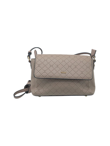 Bolso estilo Crossbody marca CARPISA en Vinipiel color Beige. De correa ajustable. Articulo de doble uso.