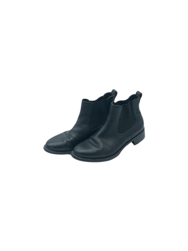 Botines Casuales marca Jean Pierre en Vinipiel, color Negro, talla 23. Artículo de doble uso.