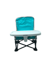 Cargar imagen en el visor de la galería, Mini silla infantil Portátil marca Summer en color Azul. Diseñada para bebes y niños pequeños, incluye bandeja extraíble para comida. Artículo de doble uso.
