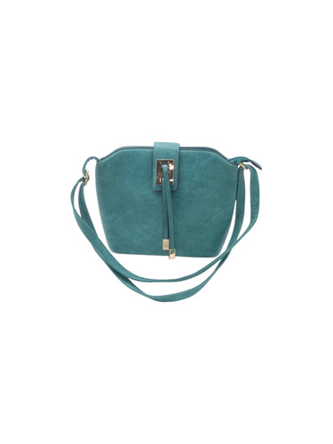 Bolso estilo Flap en Vinipiel color Turquesa. De correa ajustable. Artículo de doble uso.