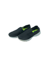 Cargar imagen en el visor de la galería, Tenis Deportivos marca Skechers en Tela transpirable, color Negro, talla 27. Con diseño en slip. Artículo de doble uso.