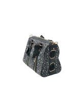 Cargar imagen en el visor de la galería, Bolso estilo Satchel marca Tous en Material Sintético color Negro con gris. De asas. Artículo de doble uso.
