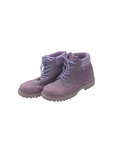 Botas Casuales marca Polo en Gamuza, color Lila, talla 25. De cordones ajustables. Artículo de doble uso.