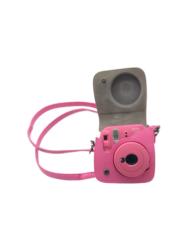 Cámara Fuji marca Instax, color Rosa. Con funda de piel, sin rollo. Si funciona. Artículo de doble uso.