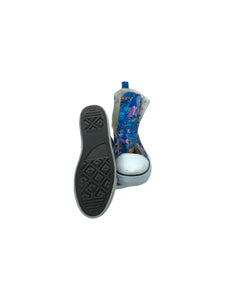 Tenis Casuales marca en Lona, color Azul, talla 23. Con diseño alucibe a Stitch. Artículo de doble uso.