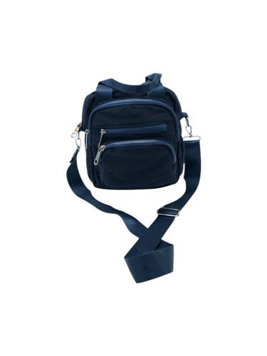 Bolso estilo Crossbody en Poliéster color Azul marino. De correa ajustable. Artículo de doble uso.