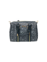 Cargar imagen en el visor de la galería, Bolso estilo Satchel marca Tous en Material Sintético color Negro con gris. De asas. Artículo de doble uso.
