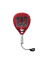 Cargar imagen en el visor de la galería, Pala de Pádel Pro Bela v2.5 marca Wilson en Fibra de Carbono, color Roja. Artículo de doble uso (Con detalle visible).