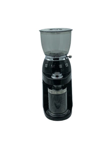 Molinillo De café marca SMEG en color Negro. Artículo de doble uso.