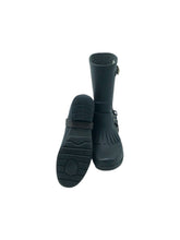 Cargar imagen en el visor de la galería, Botas De lluvia marca Massimo Dutti en PVC, color Negro, talla 23. Con decoración de flequillos. Artículo de doble uso.