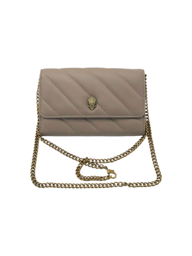 Bolso estilo Clutch marca KURT GEIGER en Vinipiel color Café. De correa metalica. Articulo de doble uso.
