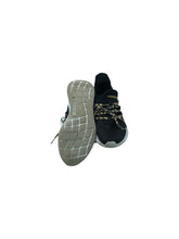 Cargar imagen en el visor de la galería, Tenis Deportivos marca Adidas en Tela transpirable, color Negro, talla 25. De cordones ajustables. Artículo de doble uso.