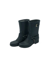 Cargar imagen en el visor de la galería, Botas De lluvia marca Massimo Dutti en PVC, color Negro, talla 23. Con decoración de flequillos. Artículo de doble uso.