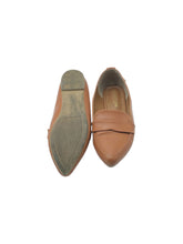 Cargar imagen en el visor de la galería, Flats Casuales marca M. Valentina en Vinipiel, color Café, talla 24. Artículo de doble uso.