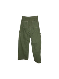 Pantalón Casual marca Bershka en Mezclilla, color Verde, talla 26. Con bolsas delanteras y traseras. Artículo de doble uso.