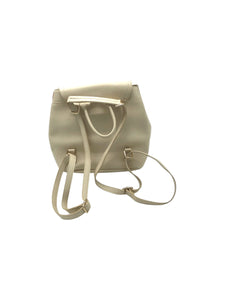 Mochila Casual en Vinipiel, color Beige. De correas ajustables. Artículo de doble uso.