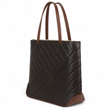 Load image into Gallery viewer, Bolsa Tote Cami color Café Chocolate, Costuras Diagonales y Asas Largas en Tono Caramelo | Segunda mano