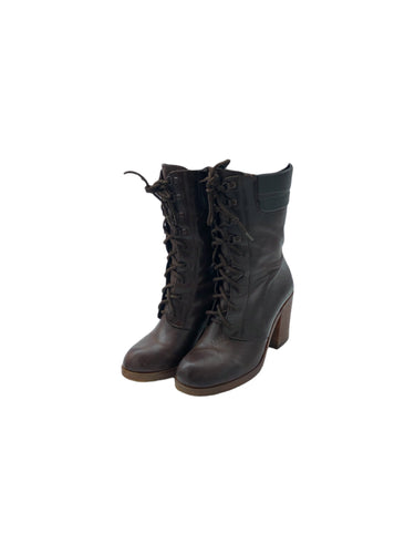 Botas Casual en Vinipiel, color Café, talla 22. De cordones ajustables. Artículo de doble uso.