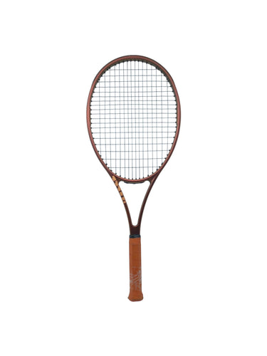 Raqueta de tenis Pro-Staff 26 V14.0 marca Wilson en color Cobre. Artículo de doble uso.