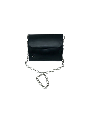 Bolso estilo Duffle marca Charles Jourdan en Vinipiel color Negro. De correa metálica. Artículo de doble uso.