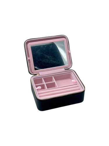 Cosmetiquera Para tocador marca Pandora en Vinipiel, color Negro. De cierre. Articulo de doble uso.