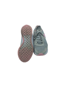 Tenis Casuales marca Nike en Tela transpirable, color Gris, talla 22. De cordones ajustables. Artículo de doble uso.