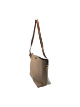 Cargar imagen en el visor de la galería, Bolso estilo Tote marca ALDO en Vinipiel color Beige. De asas. Artículo de doble uso.