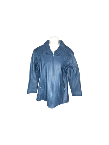 Chamarra Casual marca YOLI FAM en Vinipiel, color Celeste, talla XL. De cierre. Articulo de doble uso.