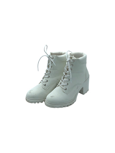 Botas Casuales marca Cklass en Vinipiel, color Blanco, talla 24. De cordones ajustables. Artículo de doble uso.