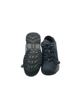 Cargar imagen en el visor de la galería, Tenis Deportivos marca KEEN en Vinipiel, color Negro con gris, talla 20. De cordones ajustables. Artículo de doble uso.