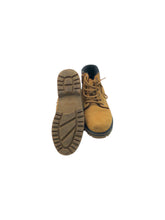 Cargar imagen en el visor de la galería, Botas Casuales marca ZARA en Gamuza, color Camel, talla 22.5. De cordones ajustables. Artículo de doble uso.